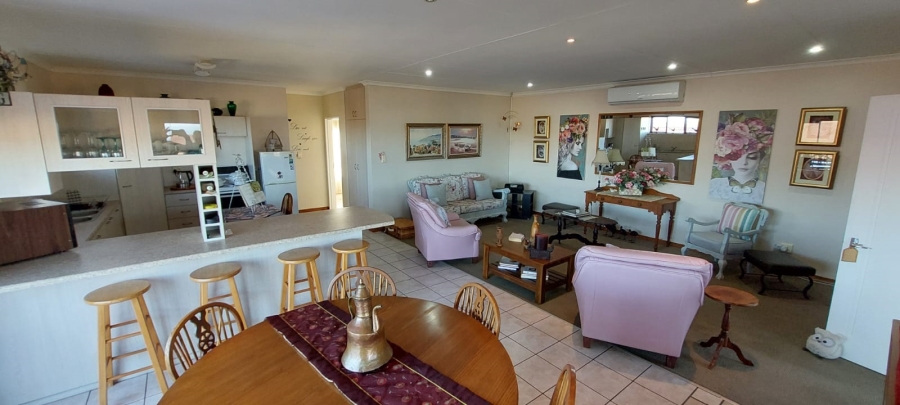 5 Bedroom Property for Sale in Wavecrest Eastern Cape